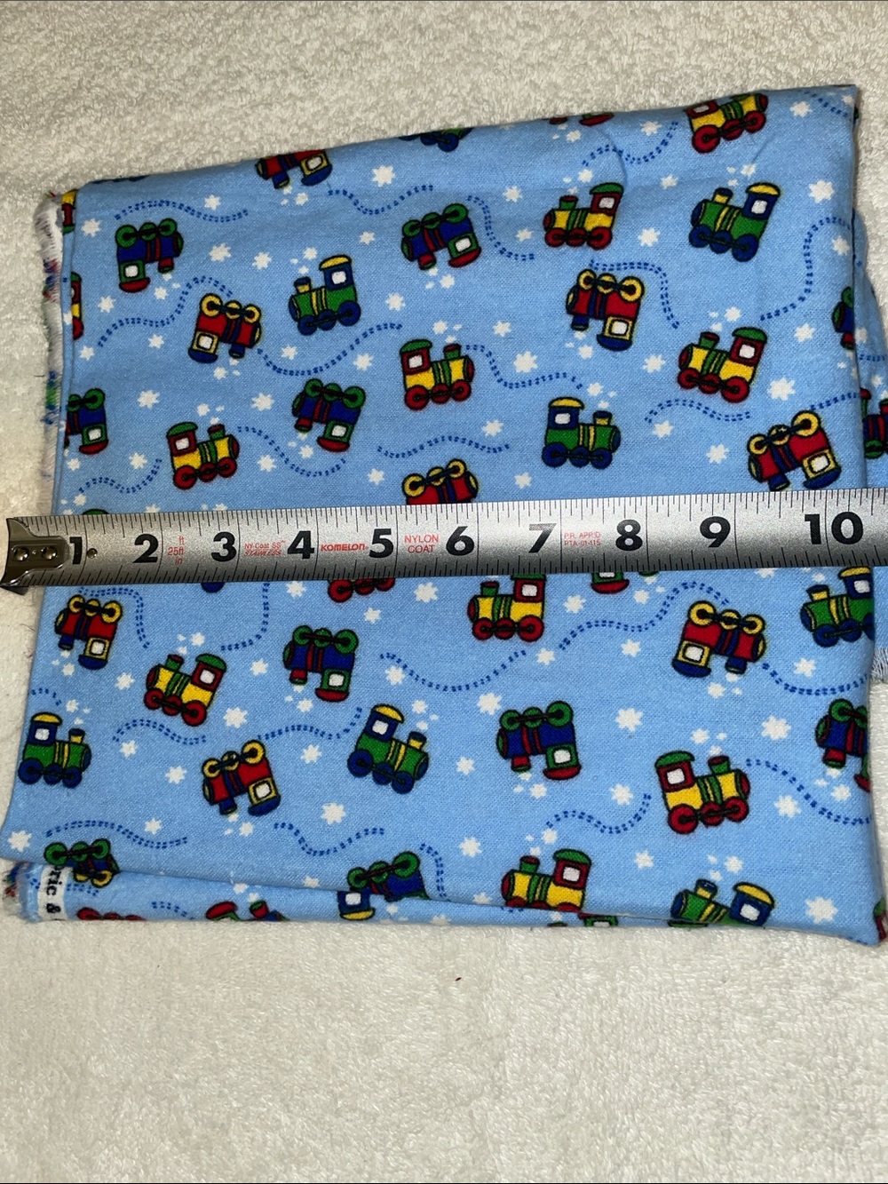4-5 LB MIXED KIDS FABRIC BUNDLE • USABLE PIECES • CRAFT & SEWING D6 - Picture 10 of 11